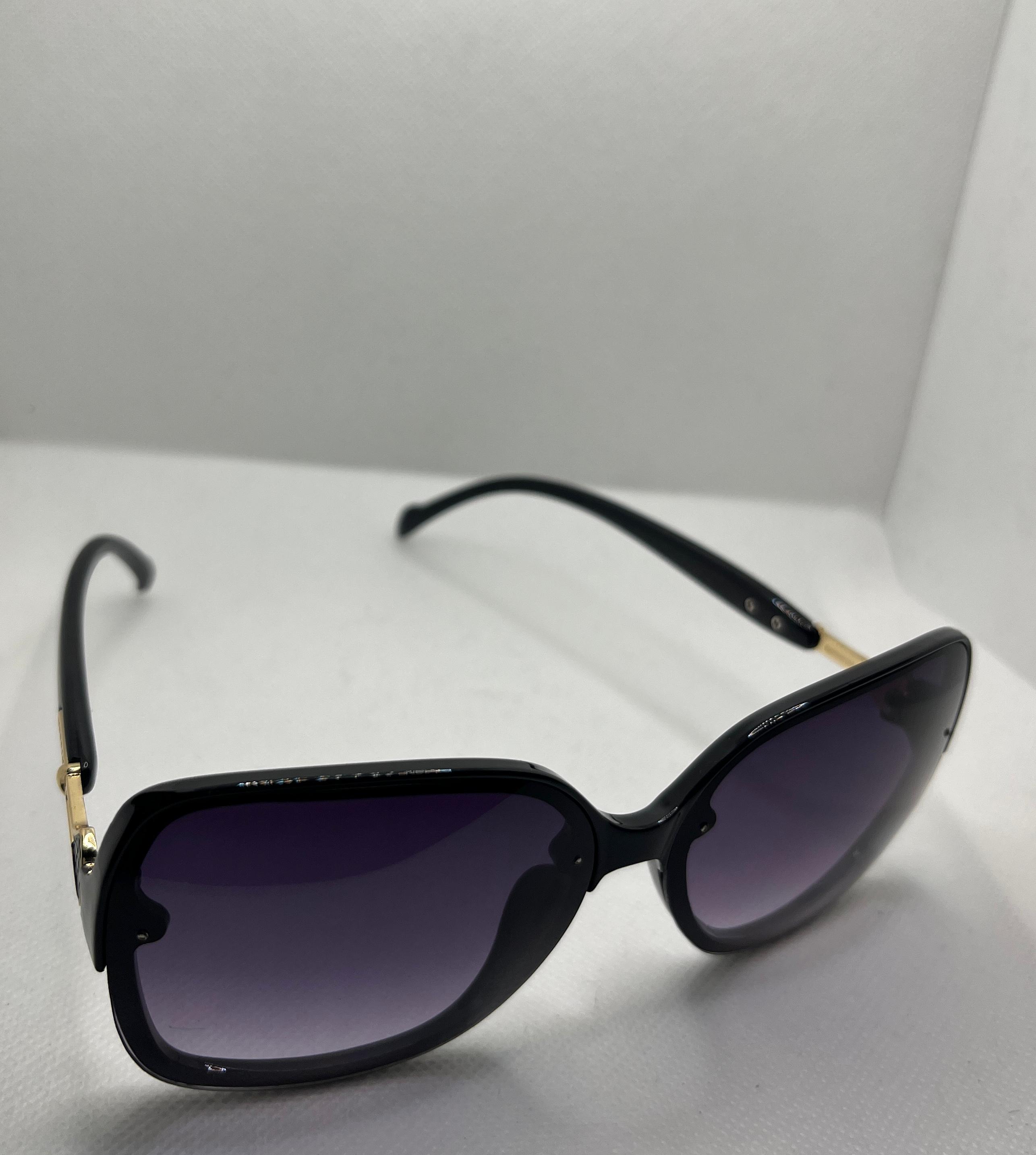  Meeran ROYAL sunglasses with black lenses and a black/purpe dragient  frame, featuring UV protection